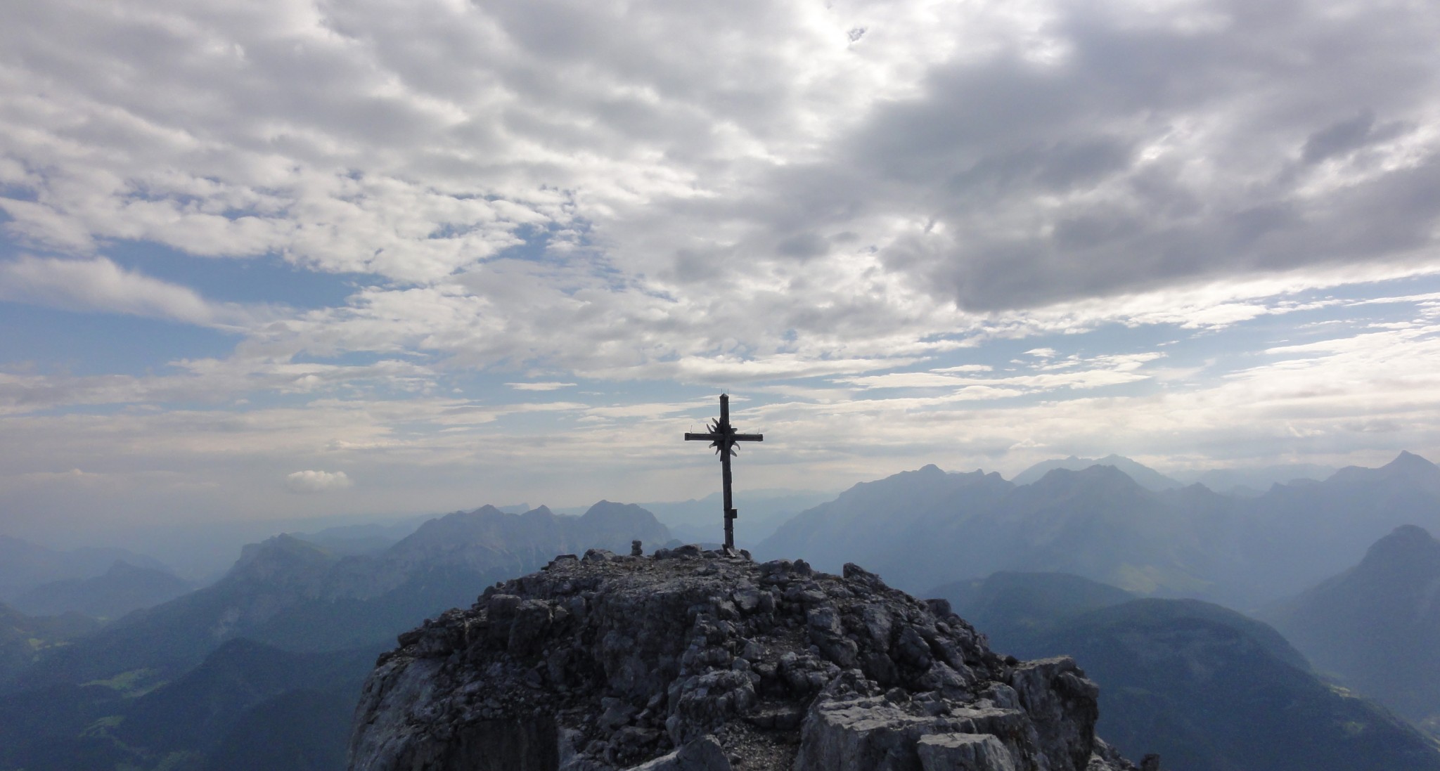 Arnoweg: Das Gipfelkreuz des Ochsenhorn