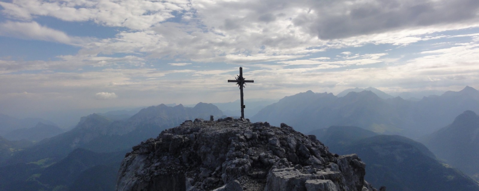 Arnoweg: Das Gipfelkreuz des Ochsenhorn