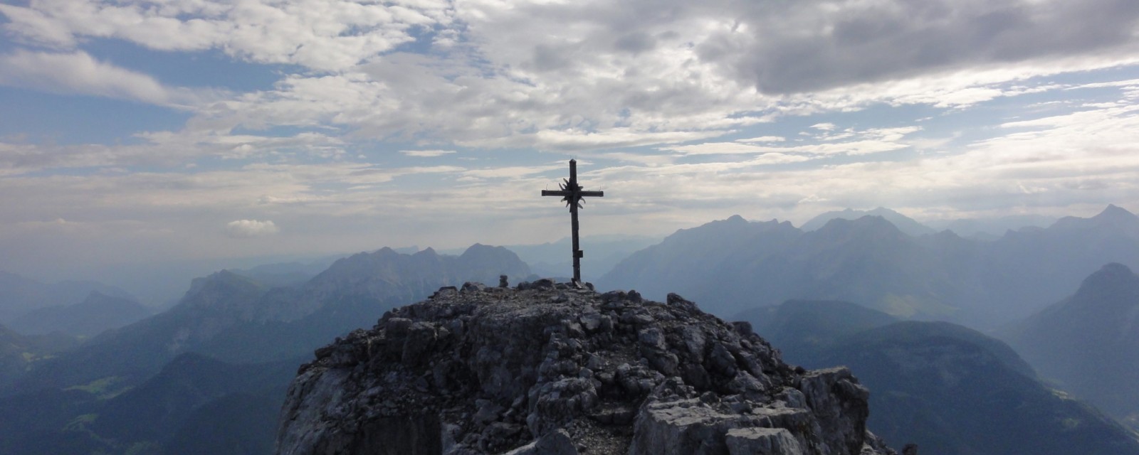 Arnoweg: Das Gipfelkreuz des Ochsenhorn