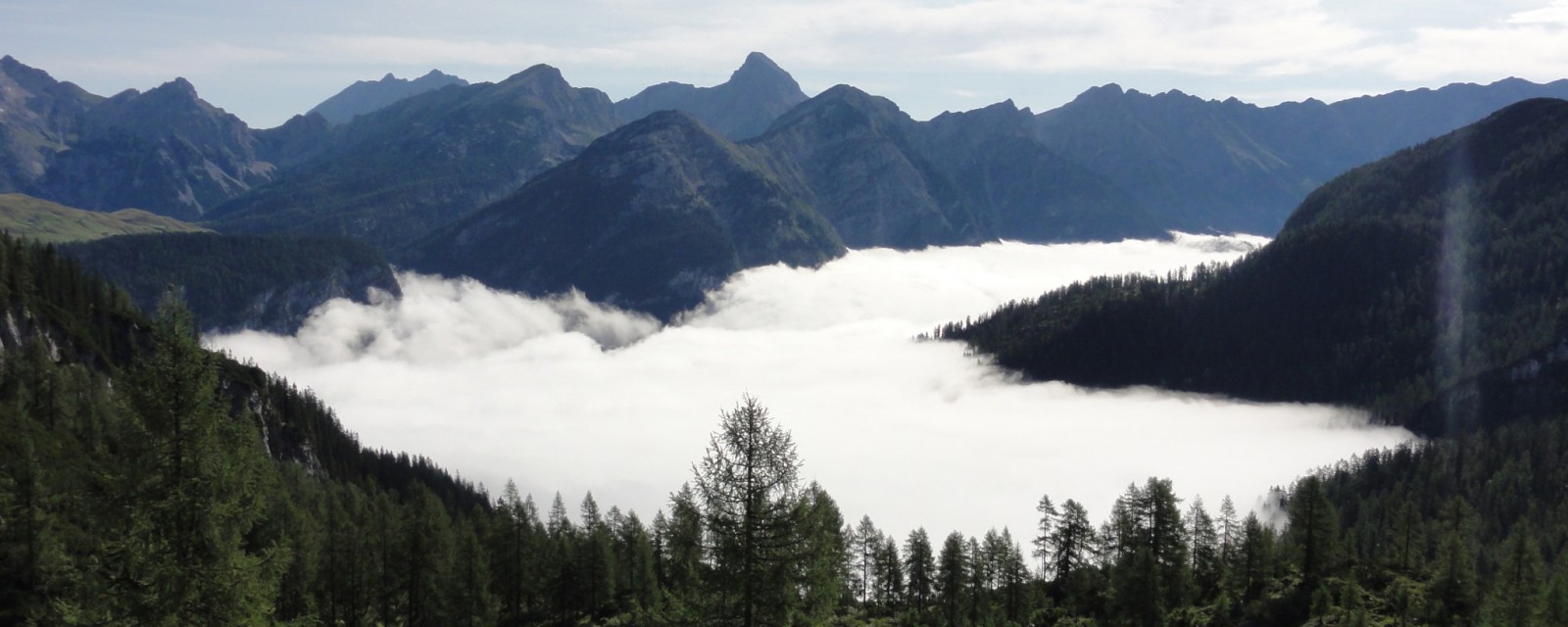 Arnoweg: Wolkenmeer über dem Saalachtal