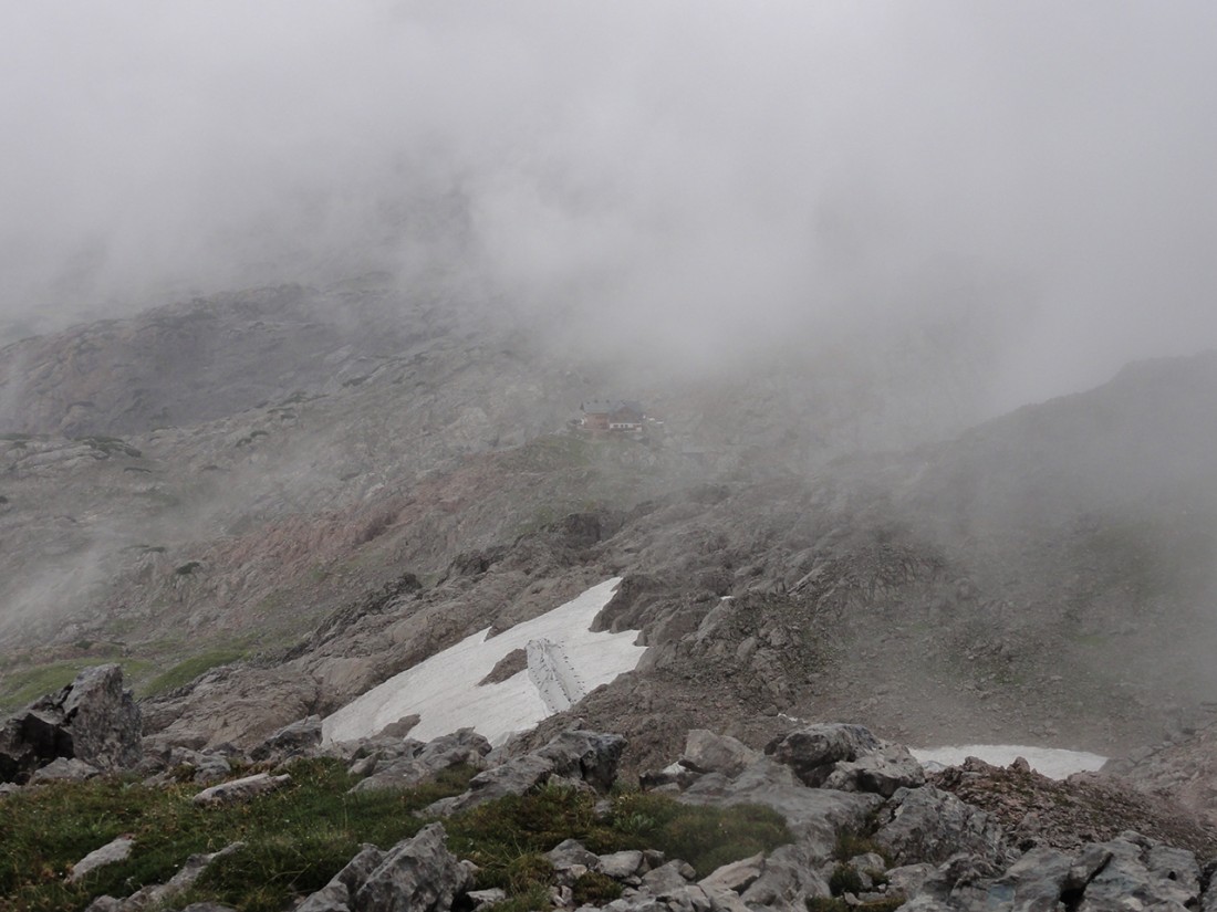 Arnoweg: Abstieg vom Großen Hundstod (2594 m) Richtung Ingolstädter Haus