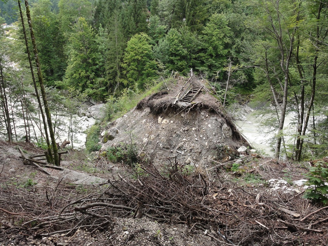 Arnoweg: Der durch das Hochwasser zerstörte Triftsteig