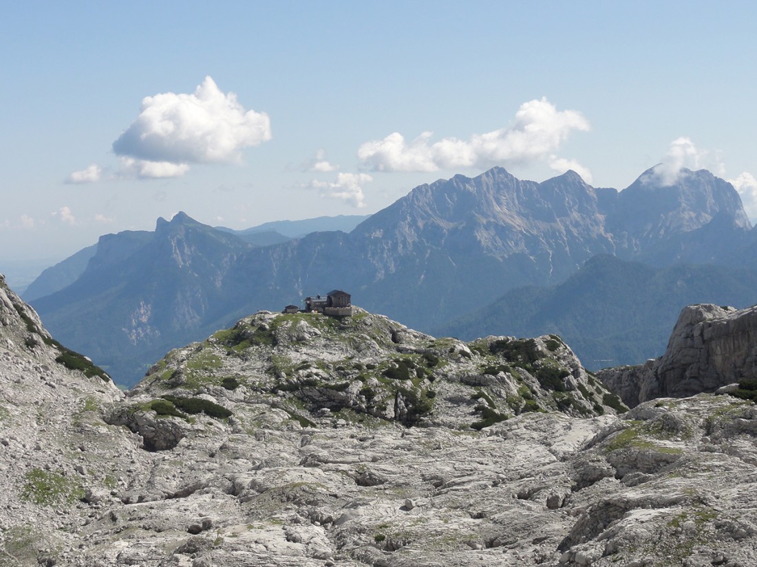 Arnoweg: Blick zurück zur Schmidt-Zabier-Hütte vor der Reiter Alpe