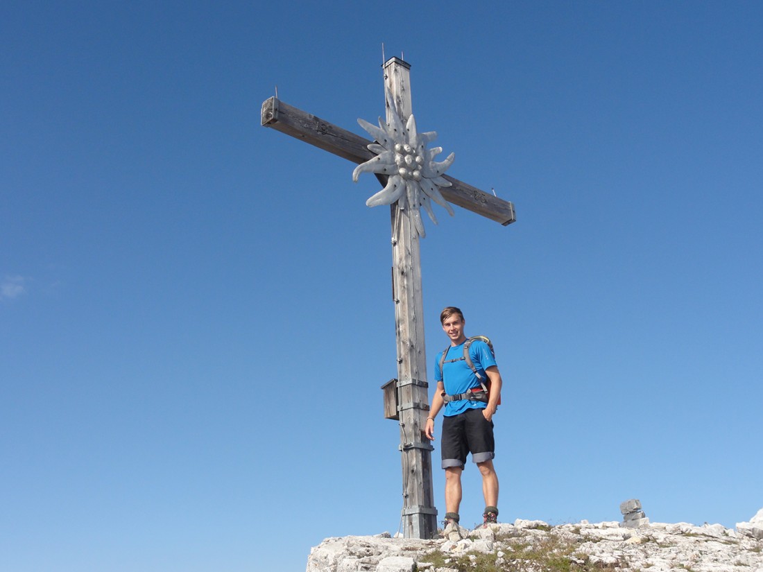 Arnoweg: Gipfelkreuz des Ochsenhorns