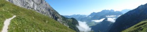 Arnoweg: Der Aufstieg zur Schmidt-Zabierow-Hütte in den Loferer Steinbergen mit Blick zurück nach Lofer