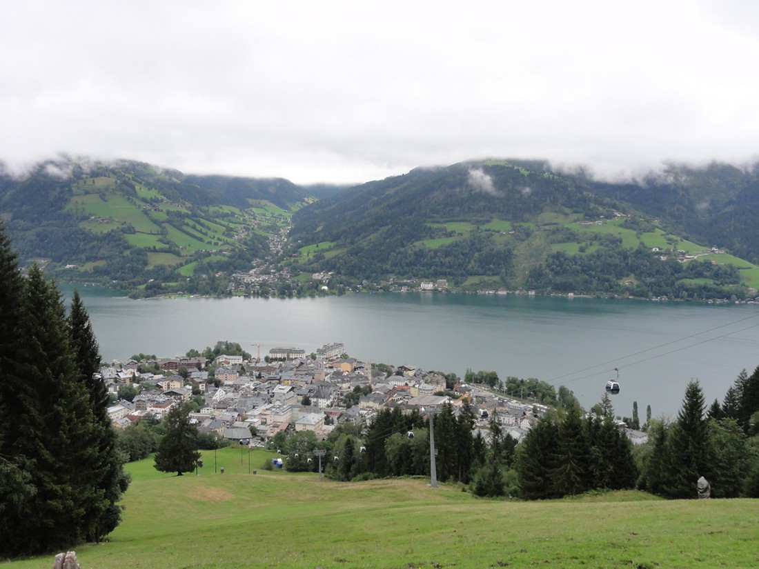 Arnoweg: Beim Anstieg der 15. Etappe auf die Schmittenhöhe hat man einen herrlichen Blick über Zell am See