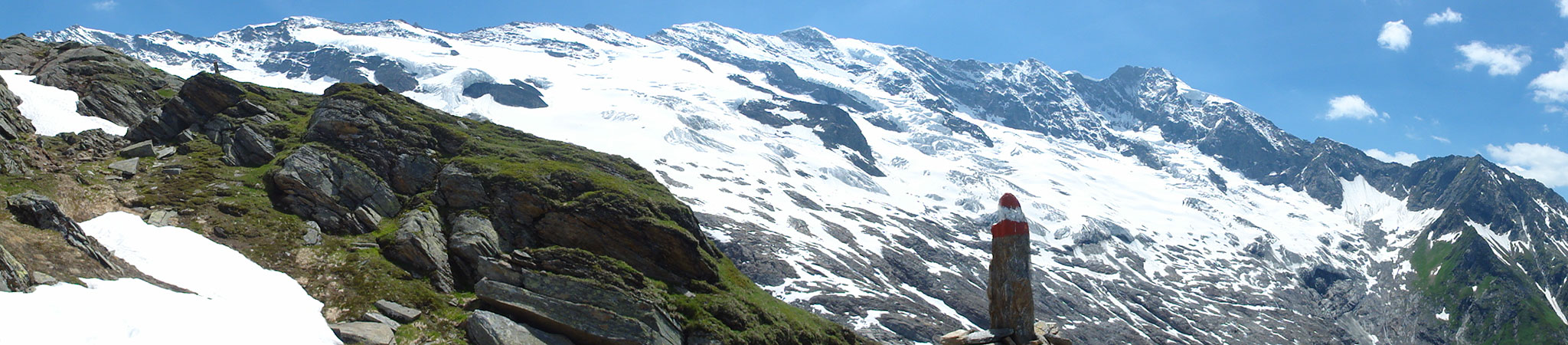 Arnoweg: Das imposante Krimmler Kees bildet die Kulisse beim Aufstieg von der Warnsdorfer Hütte auf das Gamsspitzl.