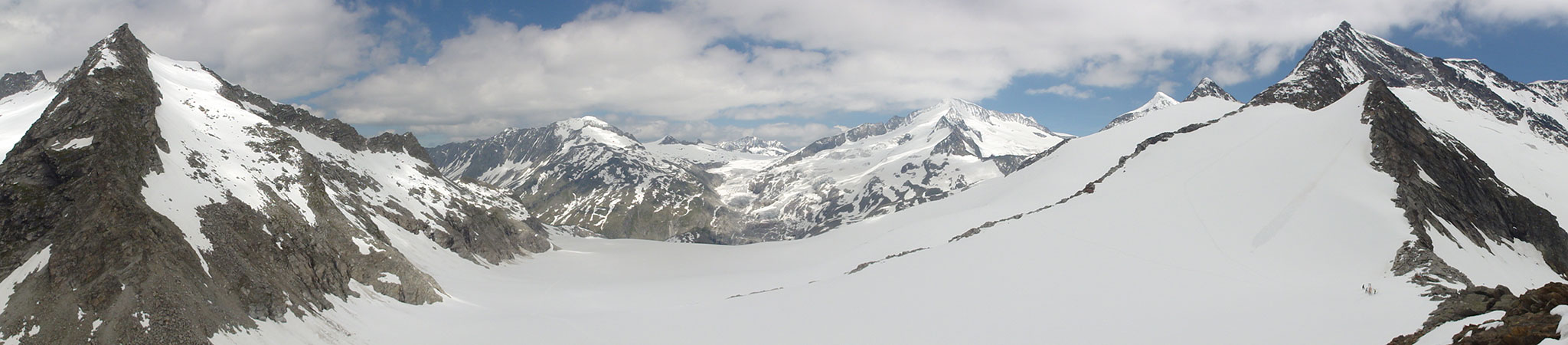 Arnoweg: Ausblick über das Obersulzbachkees mit Krimmler Törlkopf, Keeskogel, Großvenediger, Großer Geiger und Maurerkees Kopf (v.l.n.r.)