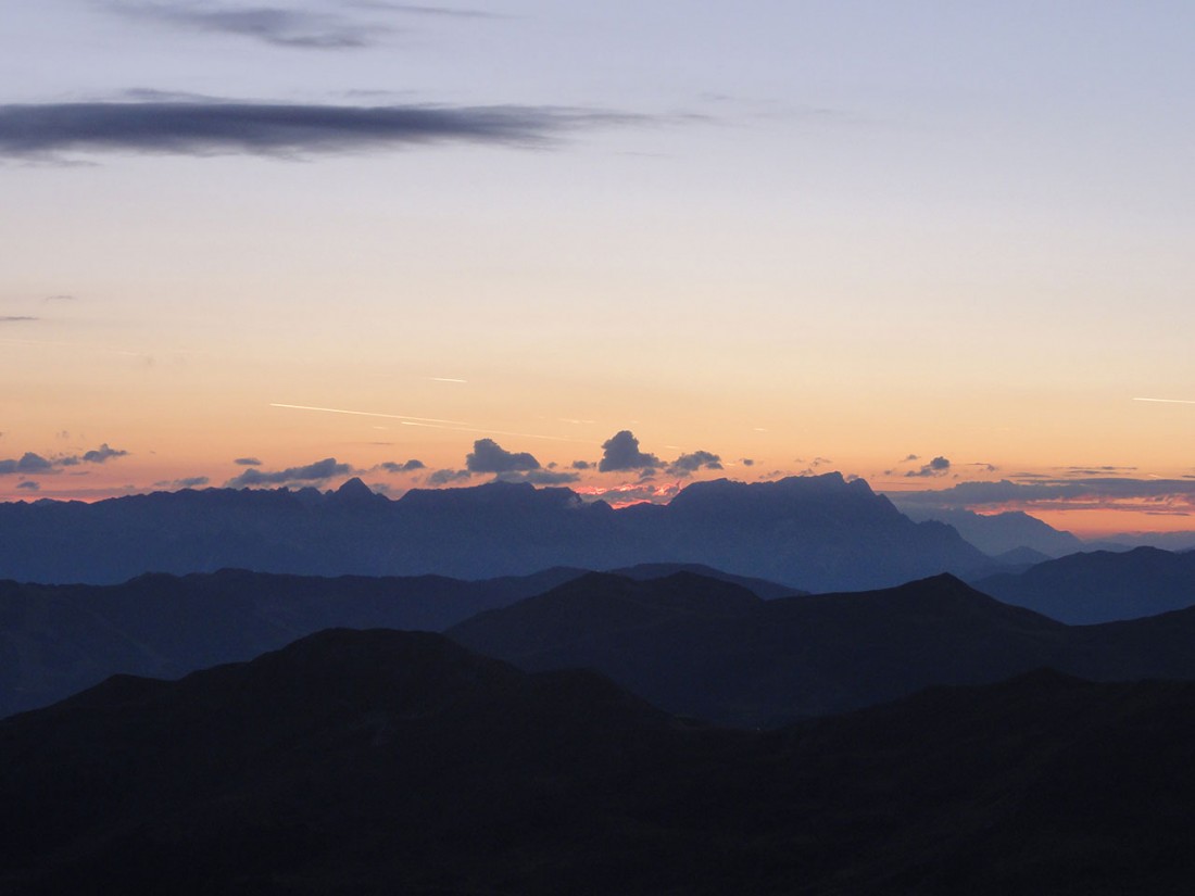 Arnoweg: Kurz vor dem Sonnenaufgang auf dem Gaißstein (2363 m)