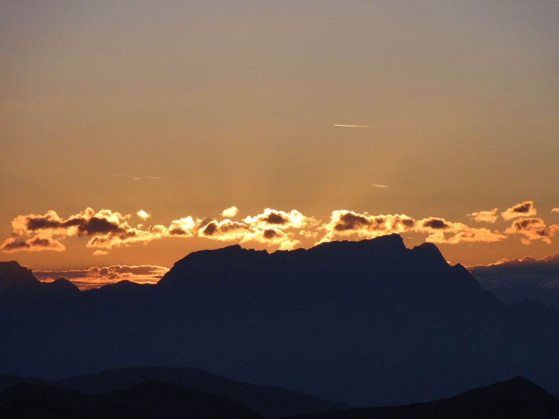 Arnoweg: Der Sonnenaufgang am Gaißstein ist ein imposantes Spektakel.