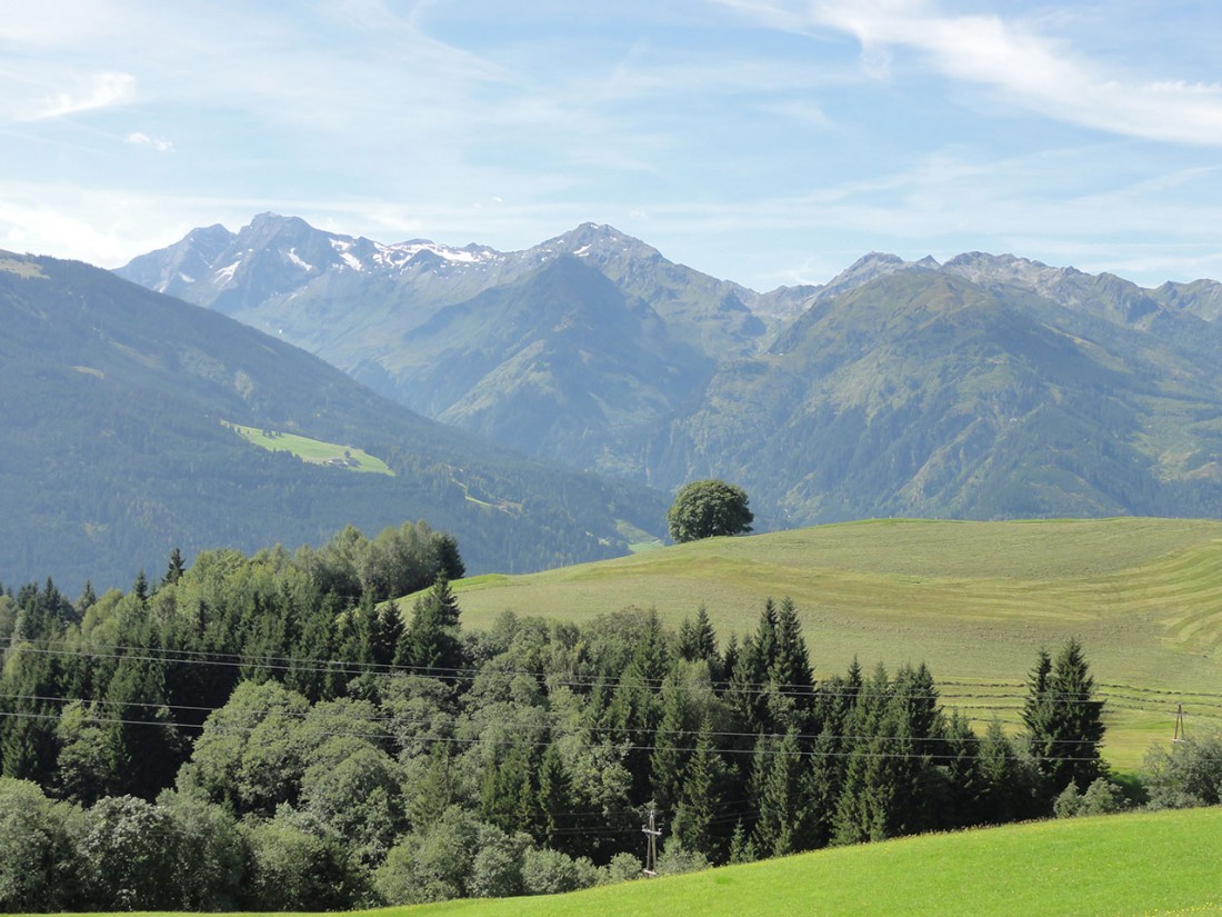 Arnoweg: Über schöne Terrassen geht es zum Pass Thurn hinauf.