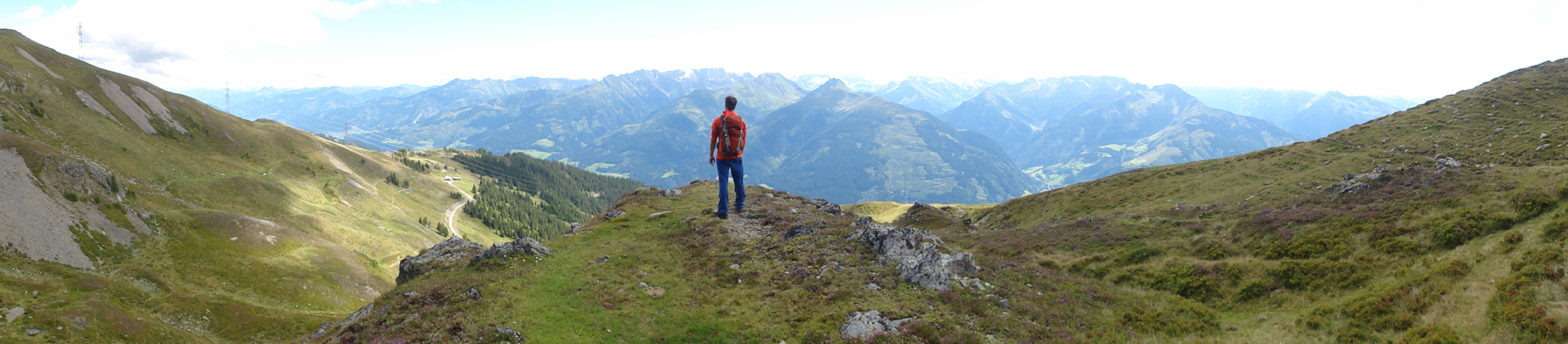 Arnoweg: Entlang des Pinzgauer Spaziergang lässt sich das grandiose Panorama des Alpenhauptkamms genießen.