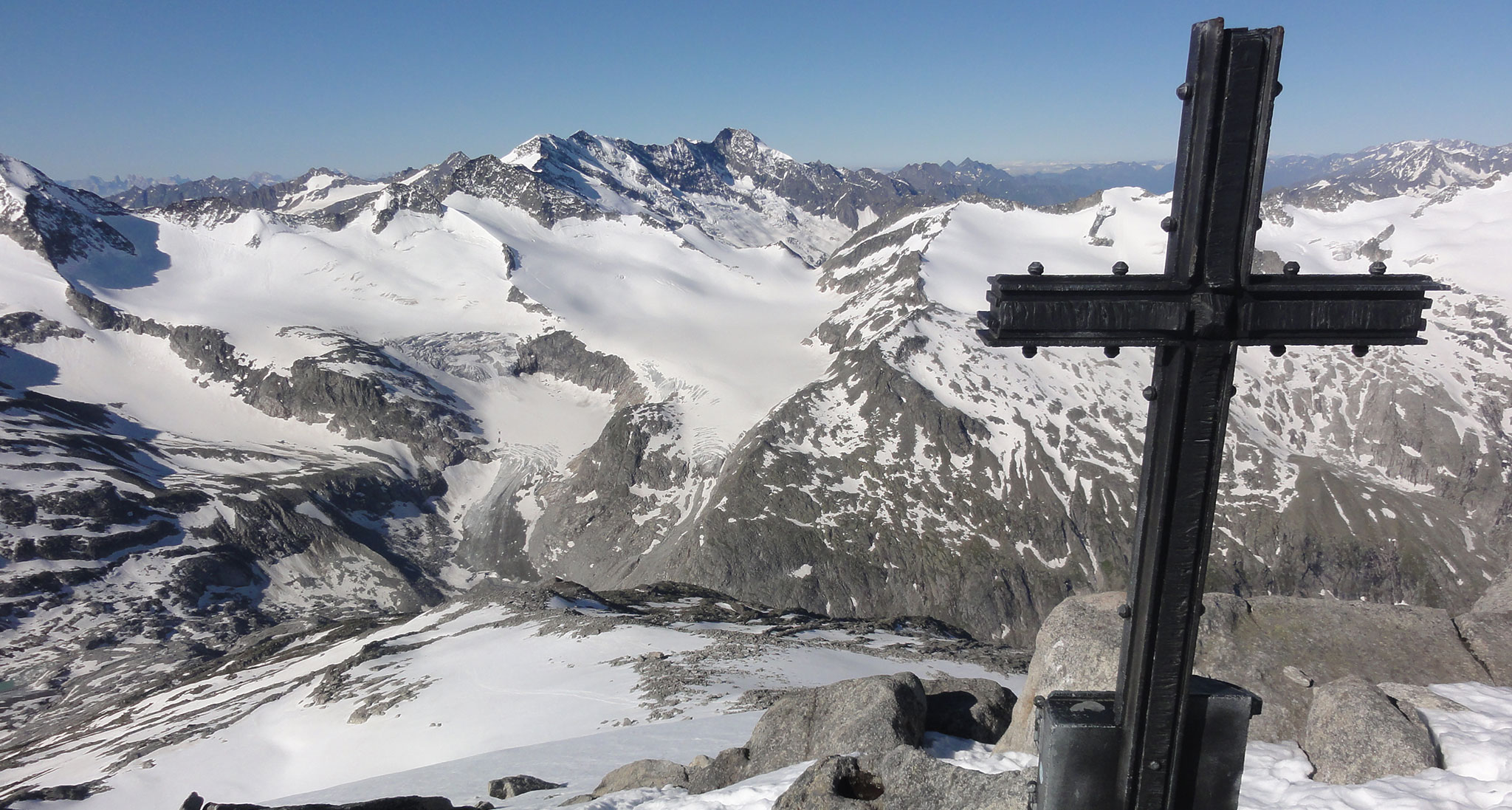 Arnoweg: Blick vom Keeskogel über der Kürsinger Hütte Richtung Obersulzbachkees und Dreiherrenspitze