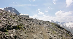 Arnoweg: Das Heinrich-Schwaiger-Haus unter dem Großen Wiesbachhorn (3564 m)