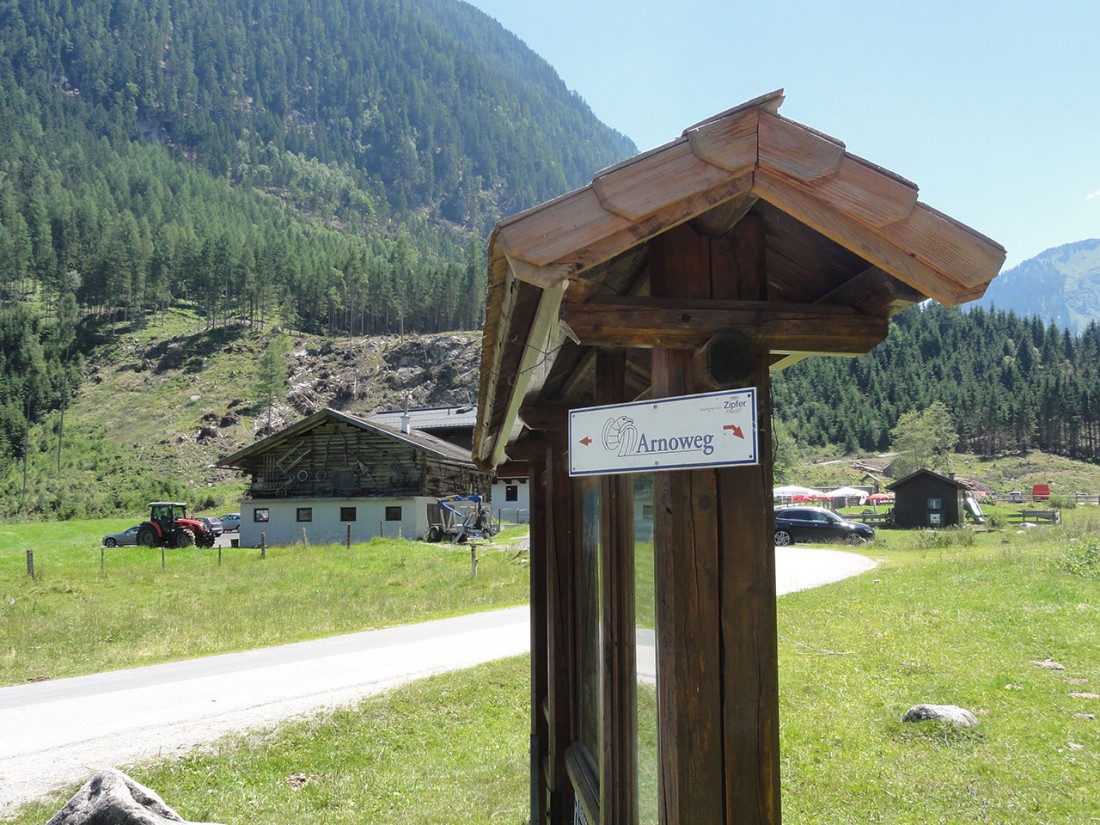 Arnoweg: Arnoweg-Schild beim Gasthof Siggen