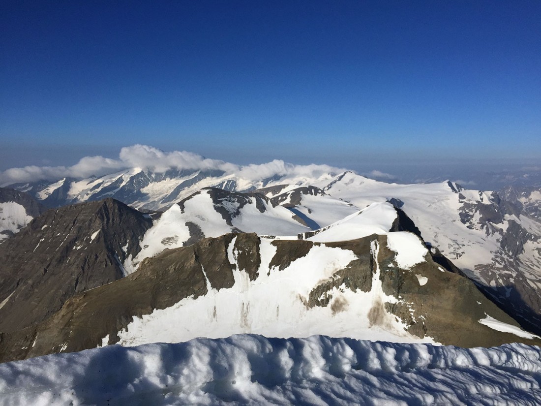 Arnoweg: Der Großglockner in Wolken verhüllt