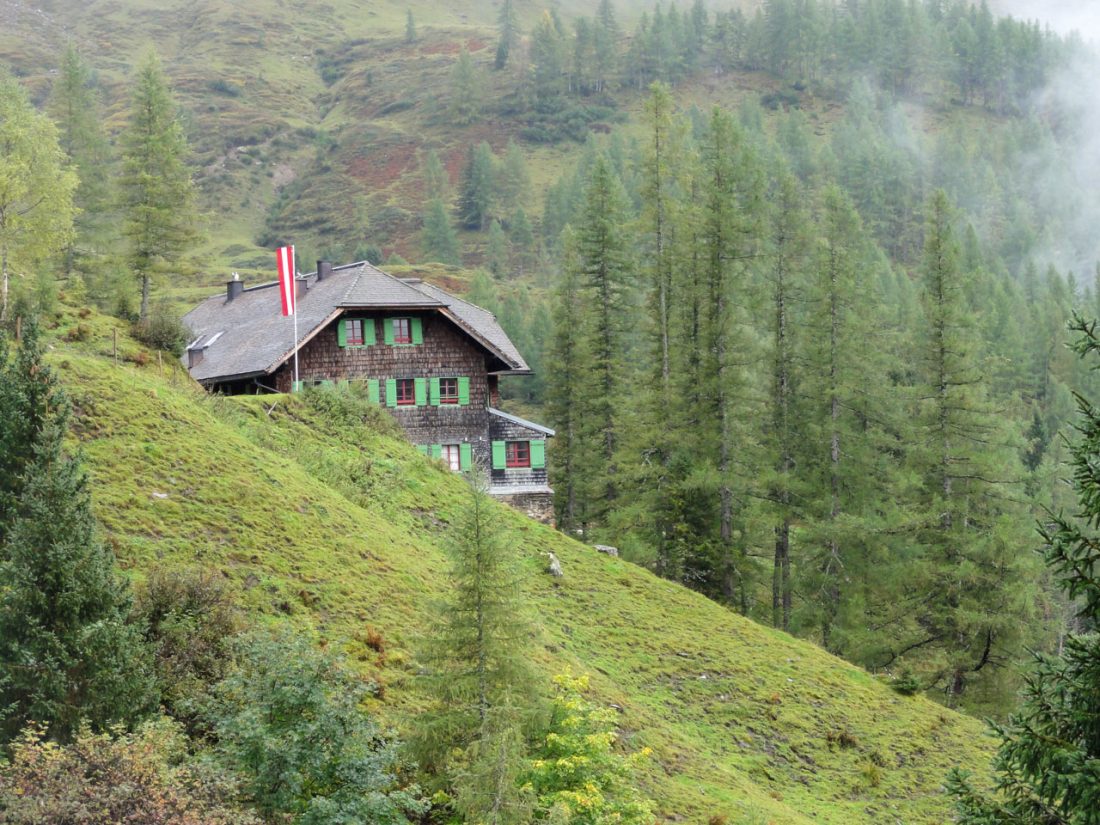 Arnoweg: Die Trauneralm als Rastplatz vor der Pfandlscharte