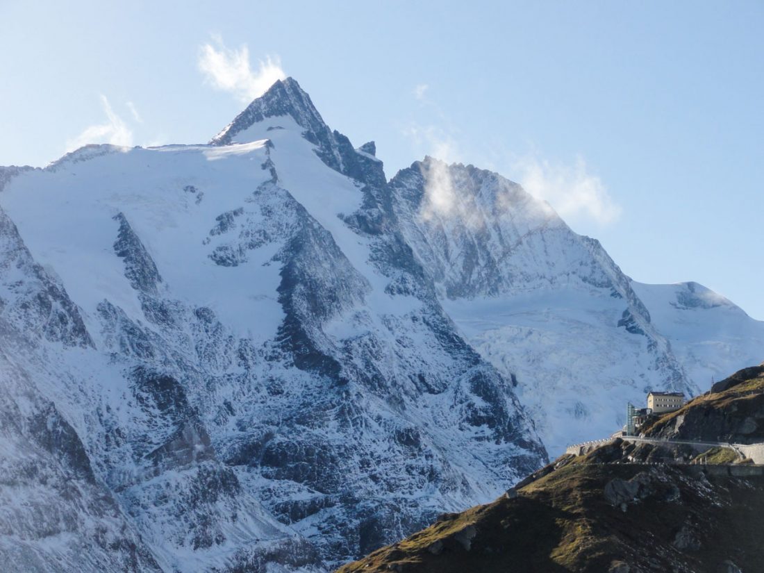 Arnoweg: Blick auf den Großglockner über der Hochalpenstraße