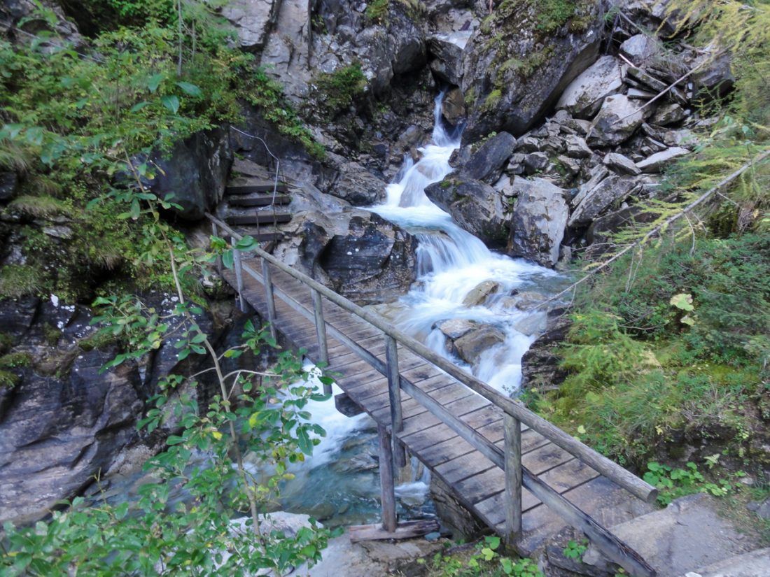 Arnoweg: Unter dem Leiterfall in der Möllschlucht