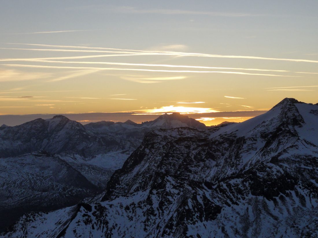 Arnoweg: Die Sonne geht genau über der Hochalmspitze (3.360m) auf.