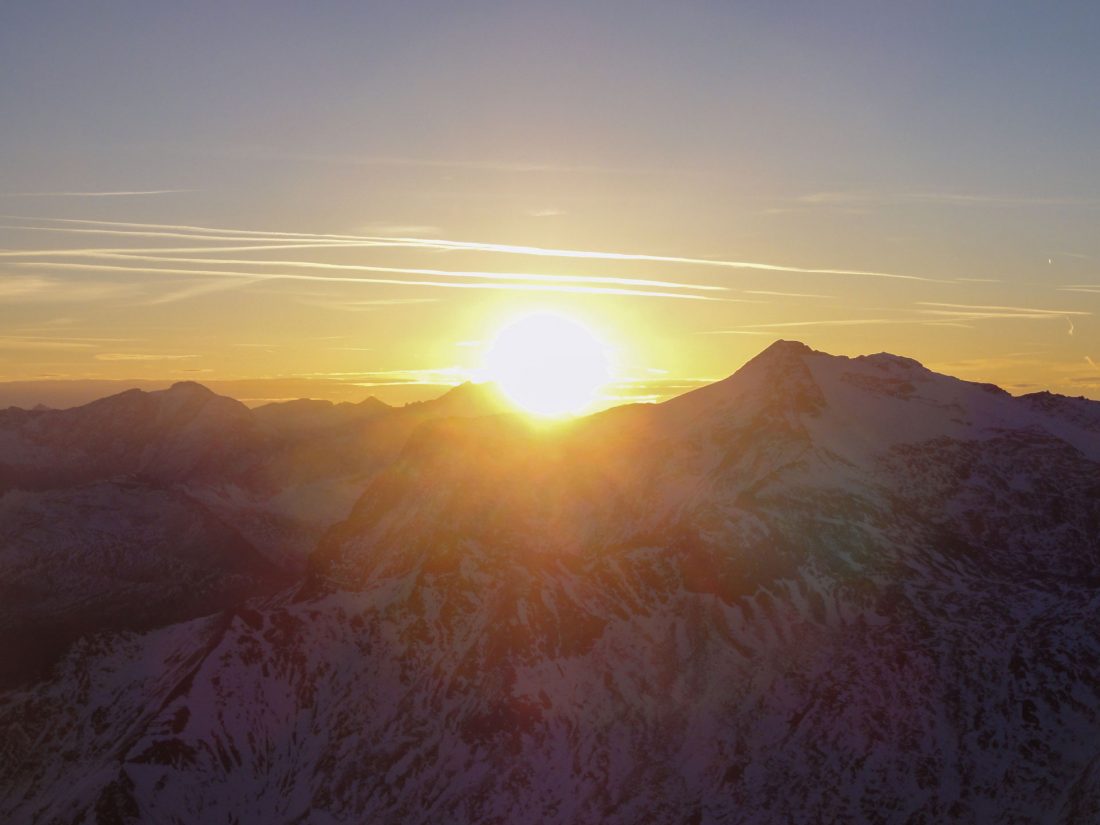 Arnoweg: Die Sonne beginnt kurz nach 7:00 Uhr zu strahlen.