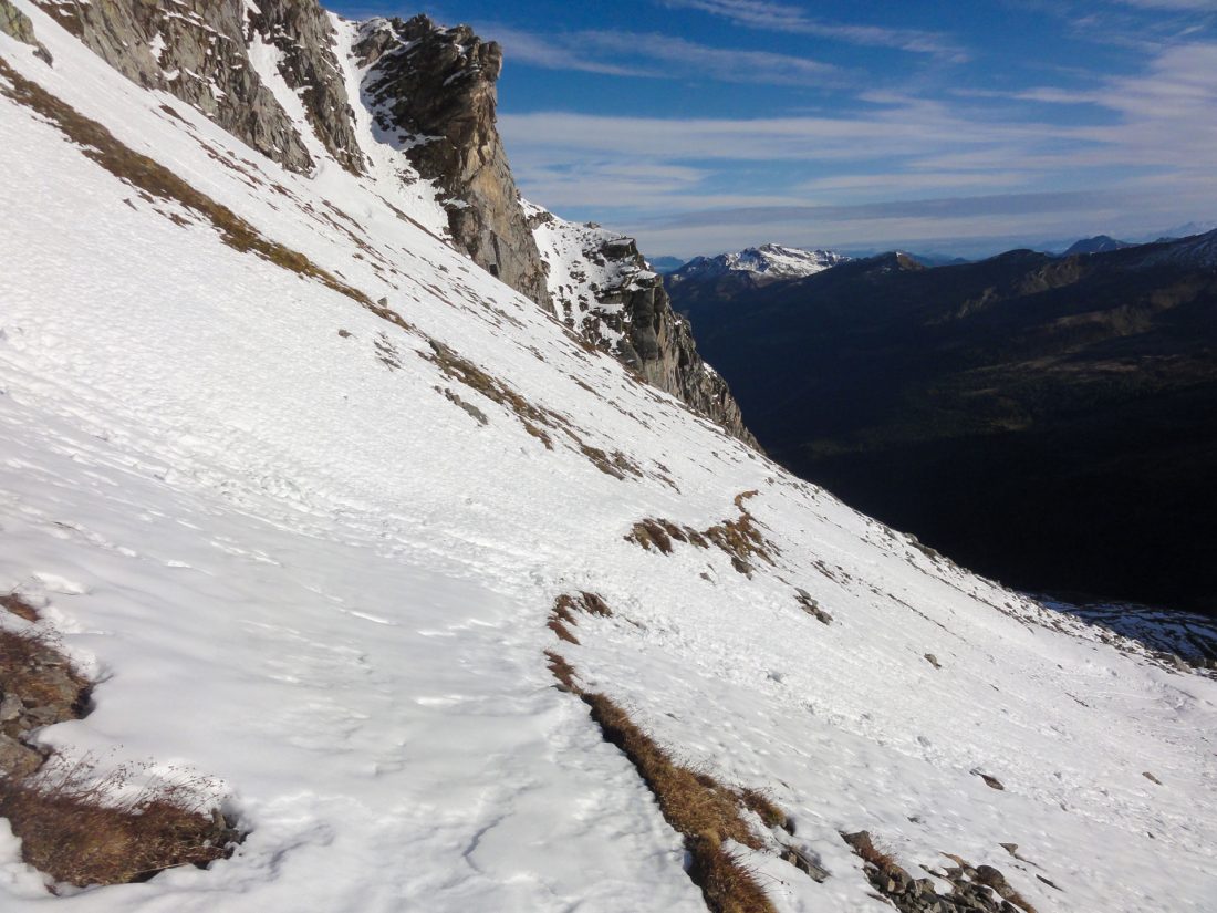 Arnoweg: Der Weg am Abstieg zum Naturfreundehaus Neubau lässt sich trotz Schnee gut erkennen.