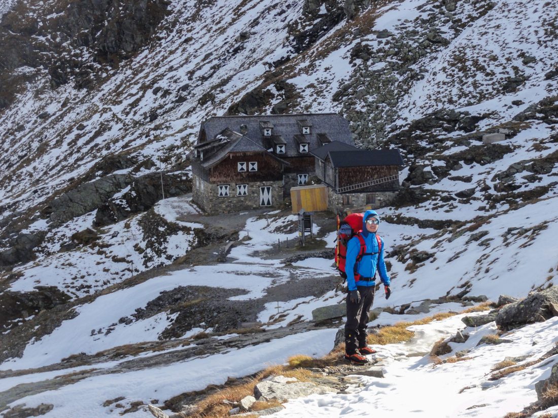 Arnoweg: Das winterfest gemachte Naturfreundehaus Neubau auf 2.175 m Seehöhe.