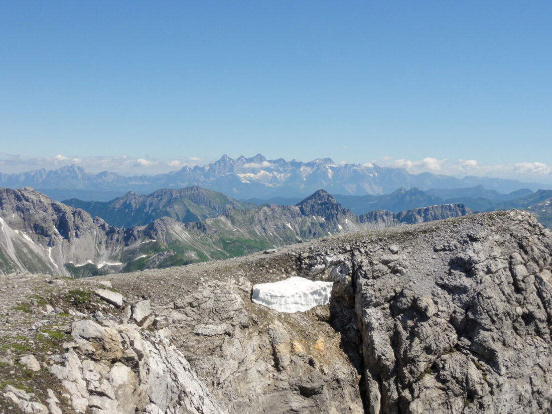 Arnoweg: am Gipfel des Weißeck eröffnet sich ein prächtiges Panorama (hier nordwärts Richtung Dachstein)