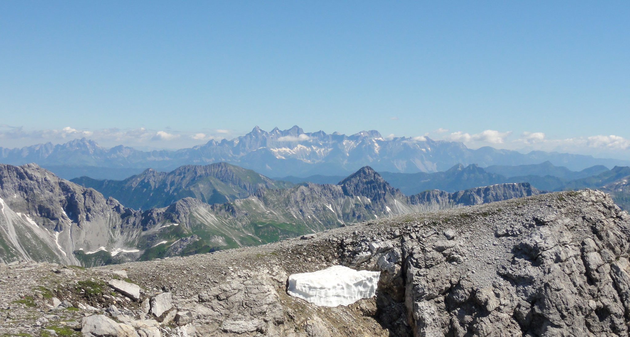 Arnoweg: Blick vom Weißeck im Lungau zum Dachstein