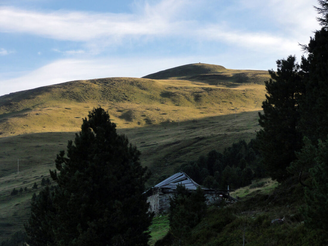 Arnoweg: Der Klölingnock (2178 m) über der Klölingscharte (2116 m)