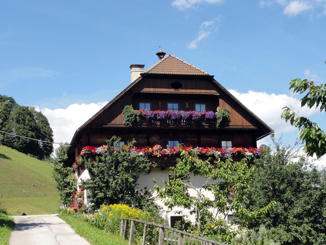 Arnoweg: wunderschöner Bauernhof in Keusching am Weg von Ramingstein nach Tamsweg