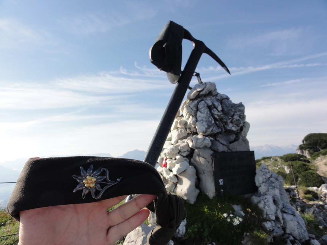 Arnoweg: Gebirgsjägerdenkmal am Untersberg