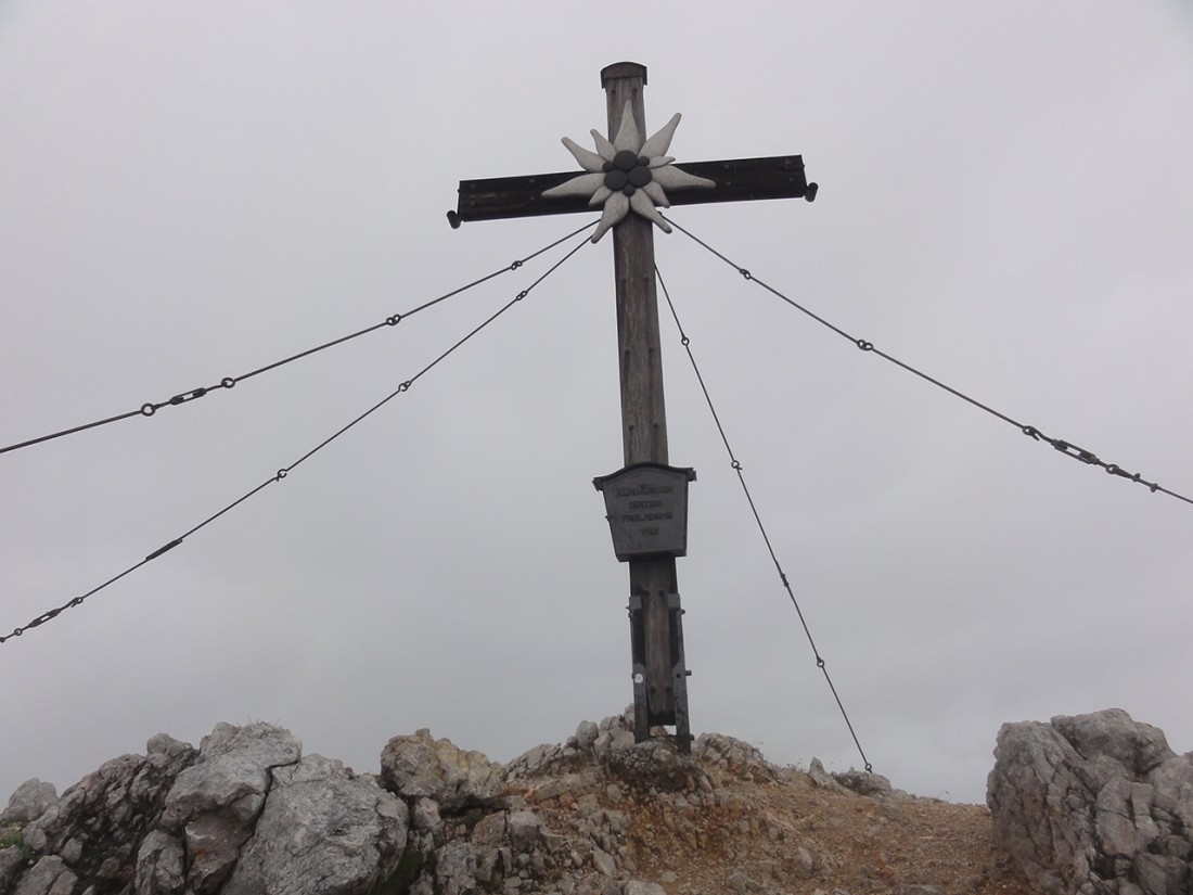 Arnoweg: Gipfelkreuz am Großen Hundstod (2594 m)