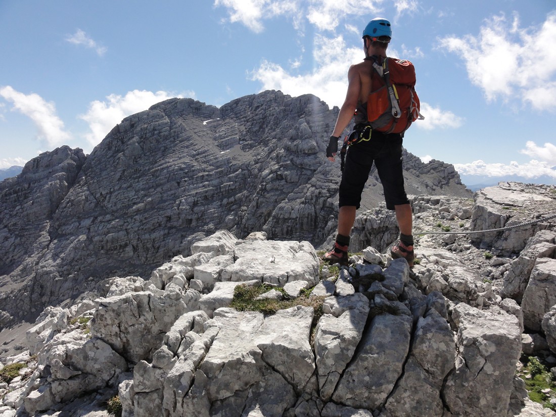 Arnoweg: Am Ende des Klettersteigs Wilder Hund mit Blick Richtung Großes Reifhorn (2488 m)