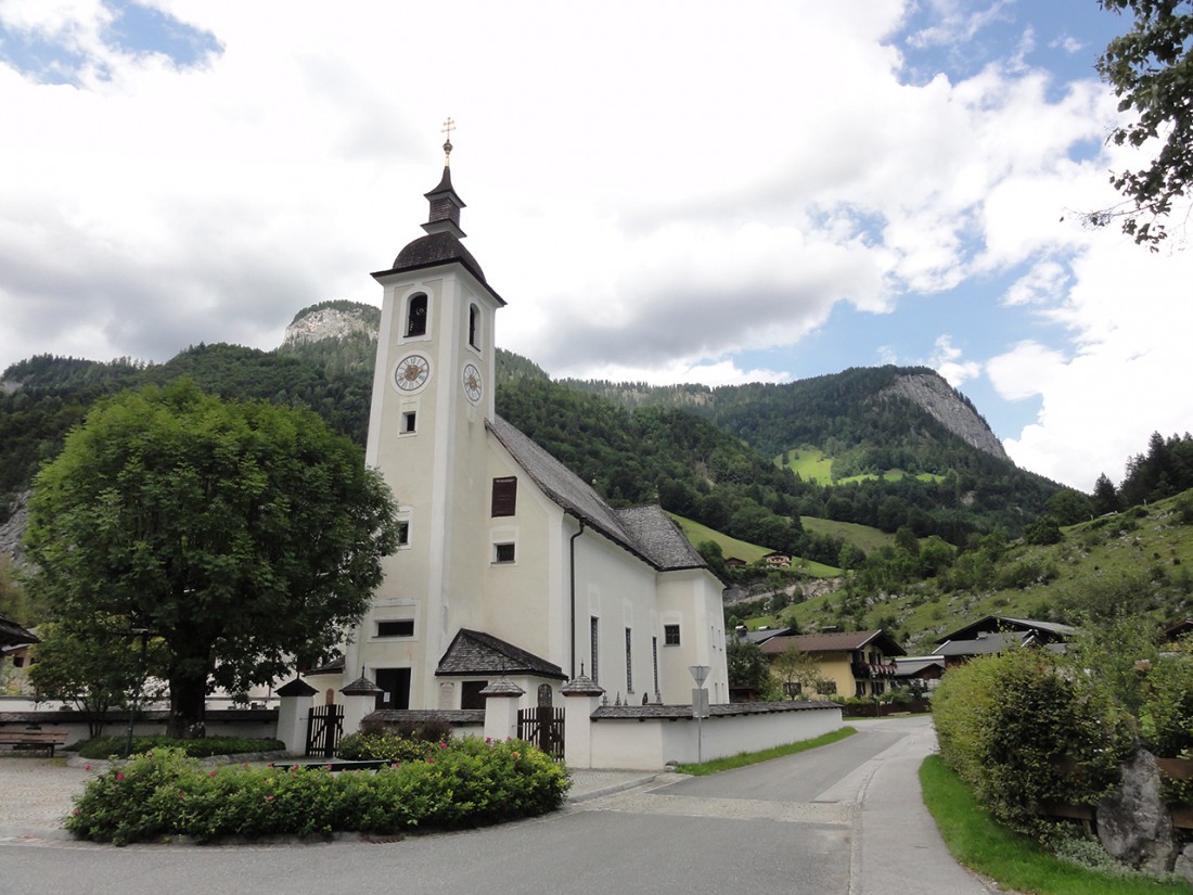 Arnoweg: Das Etappenziel: die Kirche von Weißbach bei Lofer