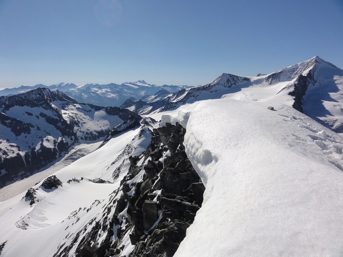 Arnoweg: Der Gipfel des Keeskogel ist eine einzige Schneewächte.