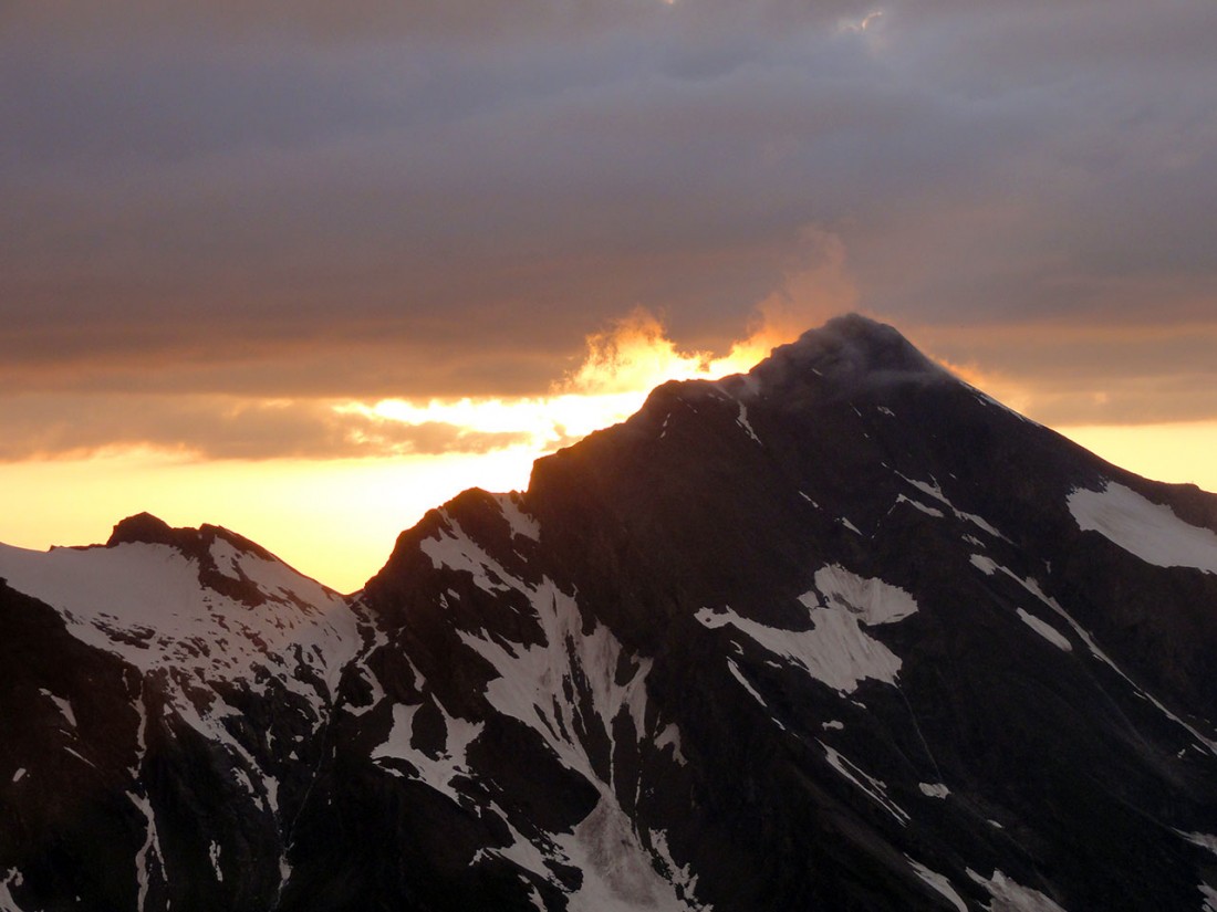 Arnoweg: Atemberaubender Sonnenuntergang hinter dem Kitzsteinhorn