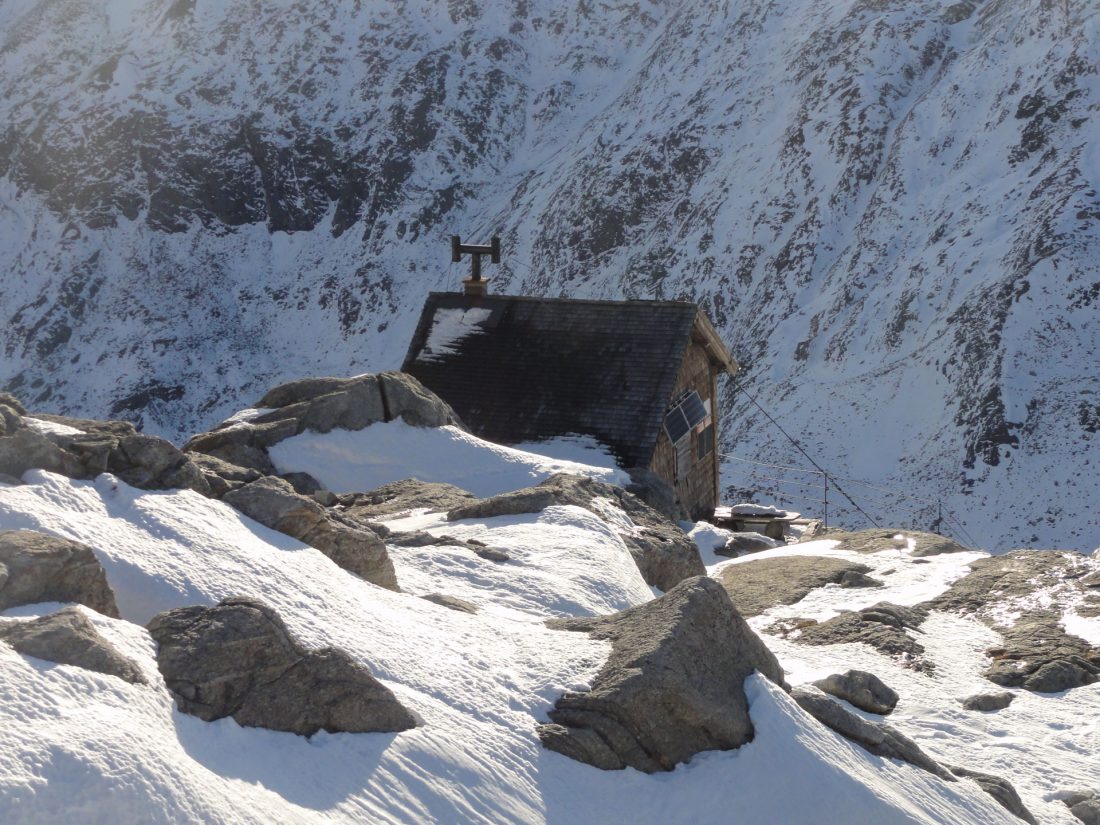 Arnoweg: Die Rojacher Hütte auf 2.718 m ist einer der kleinsten Hütten des Alpenvereins